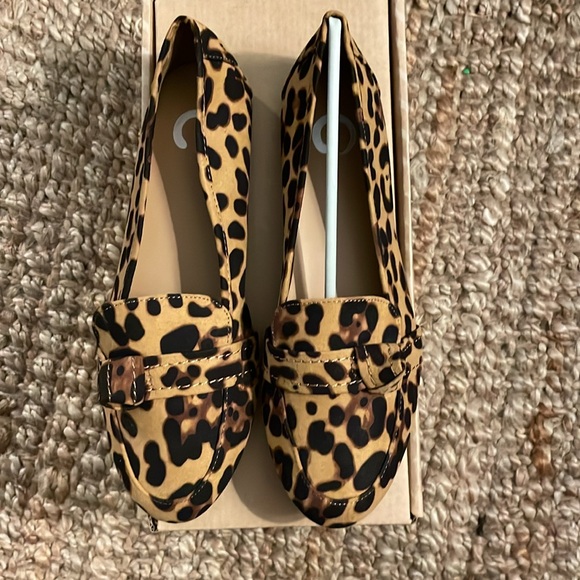 New in box Journey Collection Marci Flats in Leopard - Picture 5 of 8